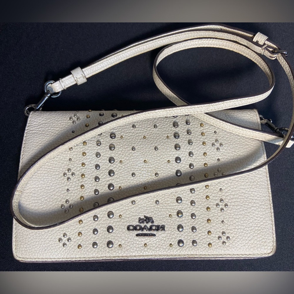 COACH ~ Small Crossbody ~ Perfect for Summer ☀️🤎✨Priced to Sell Grab Quick!!